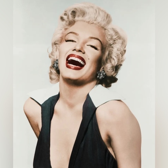 LOT OF 3 - 2 Books + 1 Collector’s Edition Magazine SOLD AS SET Marilyn Monroe - Picture 3 of 4